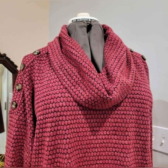 NEW 1X Honeycomb Pattern Diagonal Hemline Sweater - Picture 10 of 10